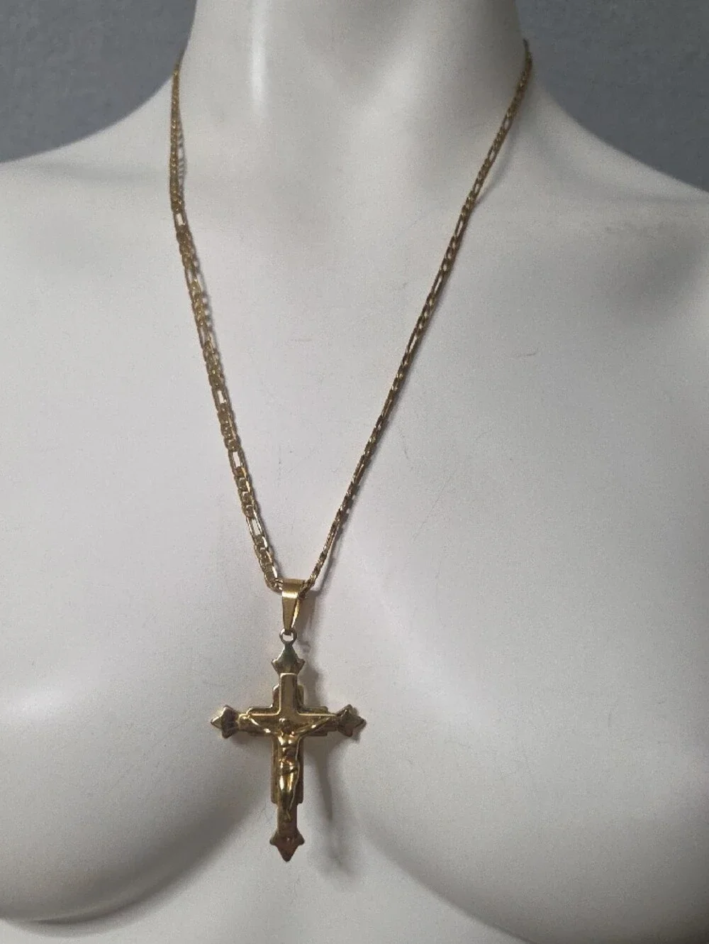 Stunning Gold-Toned Figaro Chain & Crucifix Cross Pendant Necklace! ✨